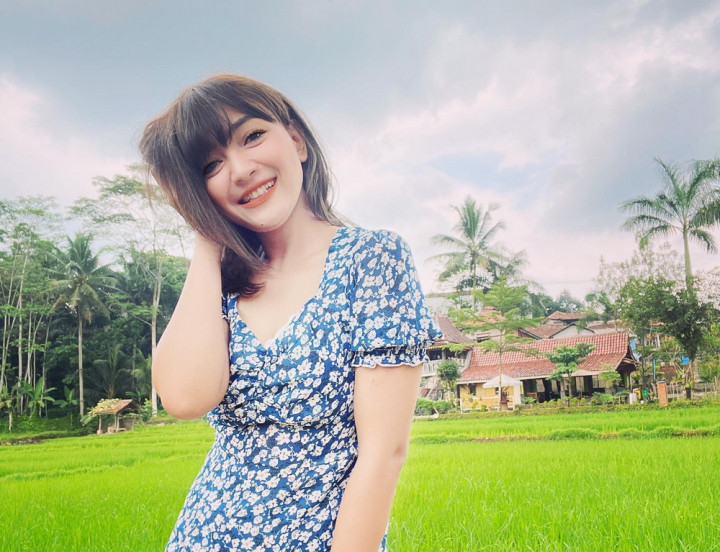 Riesca Rose Menangis Hingga Bersumpah Bukan Selingkuhan Sule