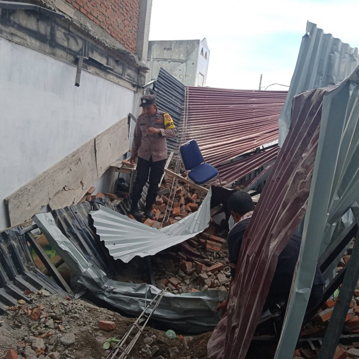 MIN 2 Banda Aceh Roboh, Belasan Siswa Terluka