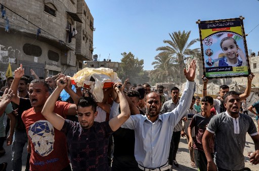 Warga sipil jadi korban tewas termasuk anak-anak, dalam pertempuran Israel di Gaza./AFP