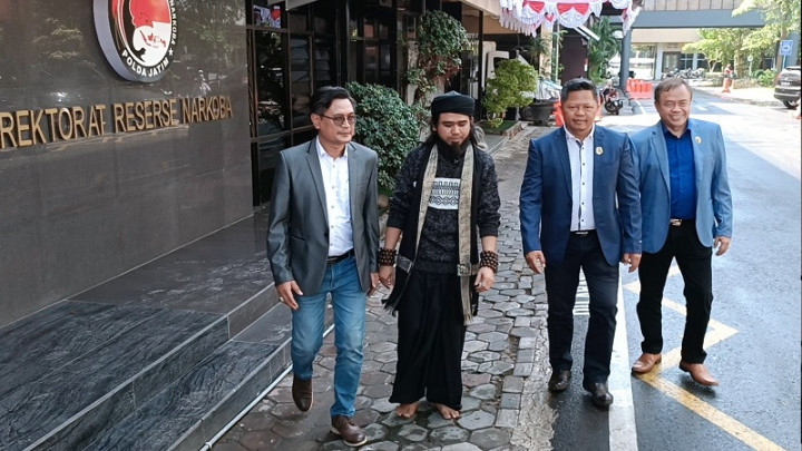 <i>Ngilmu</i> Kebumian, Gus Samsudin 7 Tahun <i>Nyeker</i>