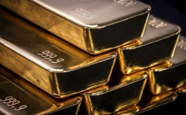 Emas Dunia Berkilau Imbas Terperosoknya Dolar AS