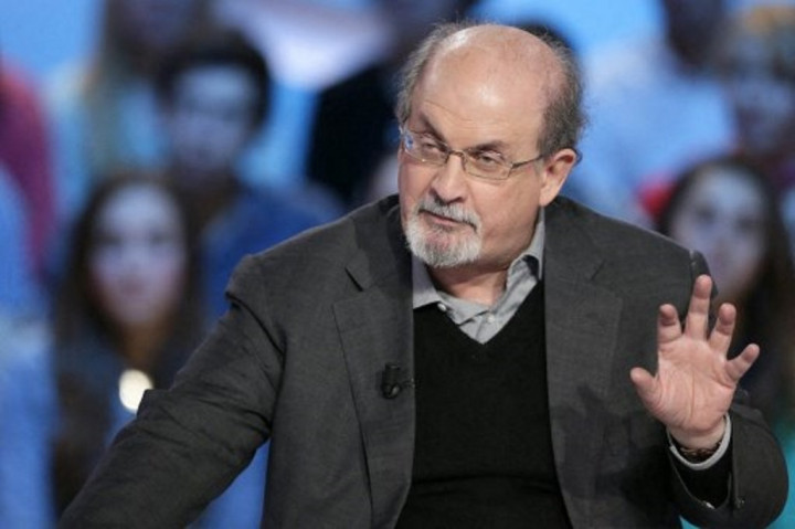 Novelis 'Ayat-Ayat Setan' Salman Rushdie Ditikam di New York