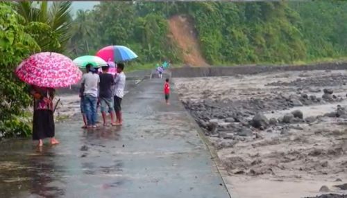 Jembatan Putus Diterjang Lahar Dingin Semeru Satu Dusun Terisolasi