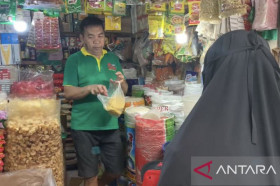 Harga Minyak Goreng di Pasar Tradisional Batam Turun 33%
