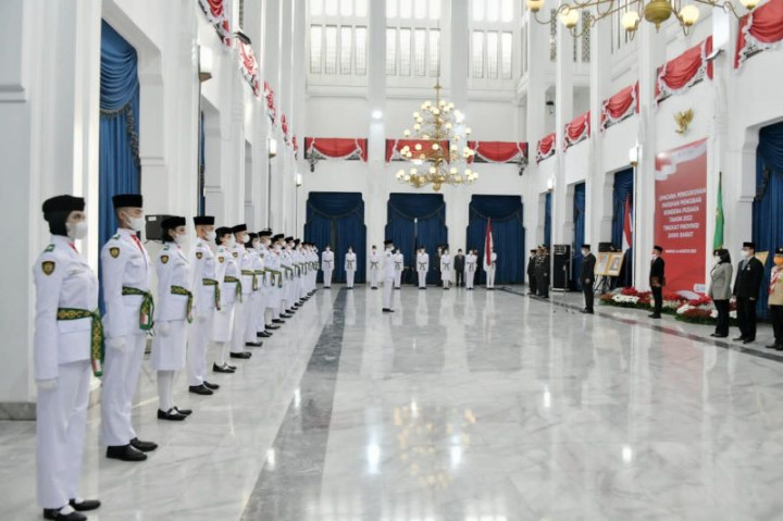 Ridwan Kamil Kukuhkan 54 Anggota Paskibraka Jawa Barat