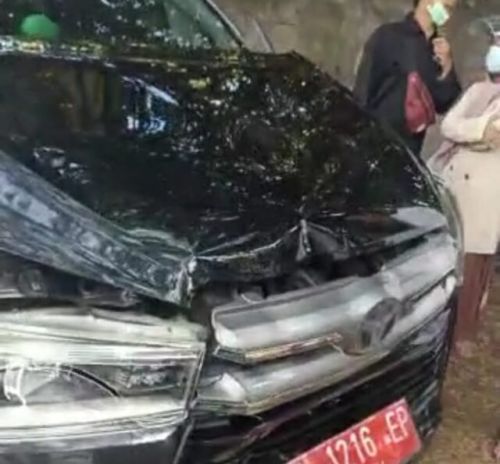 Iring-iringan Kendaraan Bupati Situbondo Tabrakan Beruntun, 5 Mobil Ringsek