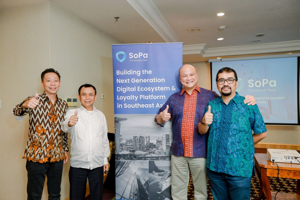 Patrick Soetanto (Society Pass Indonesia), Galumbang Menak (Nusatrip)_ Dennis Nguyen (Society Pass), Lalo Siahaan (GLB Group)
