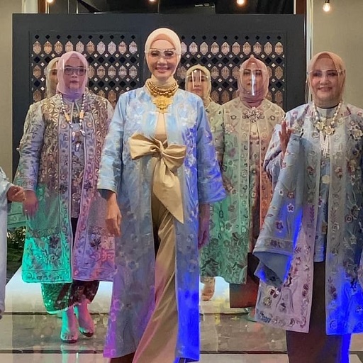 Kelas dewasa Okky & Walla Modelling School. (Foto: Dok. Instagram/@okky.walla)