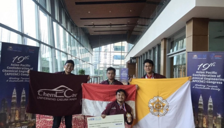 Tim Reactics Janaka UGM Sabet Juara 1 IEM Chem-E-Car Presentation Competition 2022