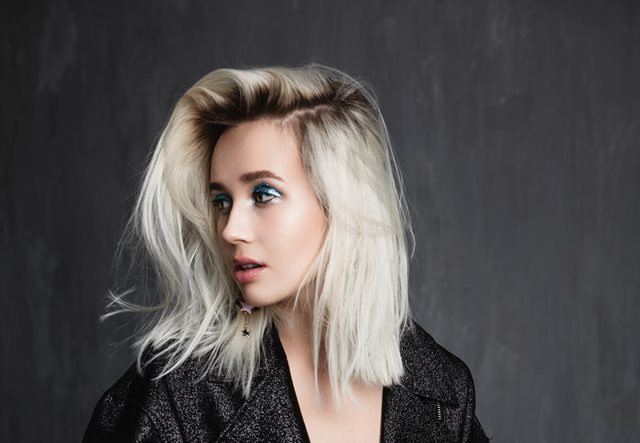 Setop Mencabut Uban! Ini Alasan dari Seorang Penata Rambut