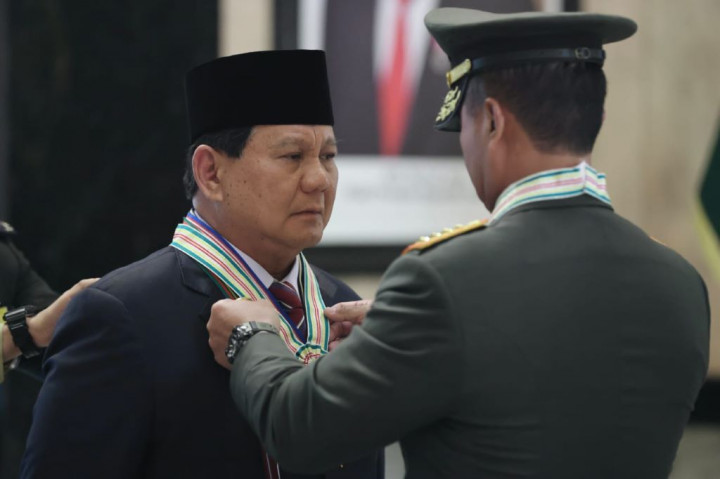 Terima 4 Bintang Kehormatan Utama, Prabowo Ucapkan Terima Kasih ke Presiden Jokowi