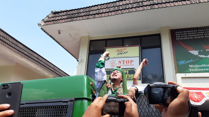 Bahar Smith Divonis 6 Bulan Penjara, Hakim: Yang Benar ya Benar, Yang Salah ya Salah!