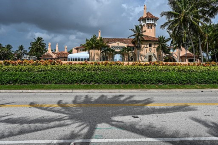 Trump Tuduh FBI Ambil Paspornya Saat Penggeledahan di Resor Mar-a-Lago