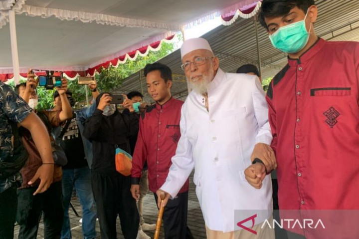 Abu Bakar Ba'asyir Ikut Upacara HUT 77 RI di Ponpes Ngruki Sukoharjo