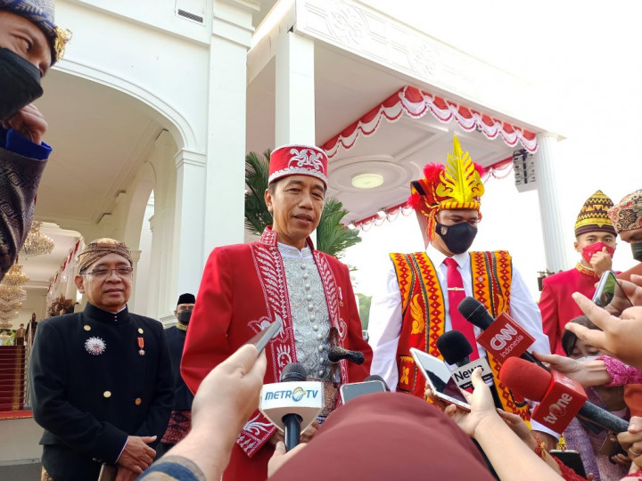 Presiden Kenakan Dolomani, Pakaian Adat Buton