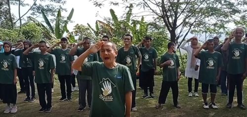 Puluhan ODGJ dan Disabilitas Gelar Upacara HUT ke-77 RI di Lereng Gunung Gogoniti Blitar