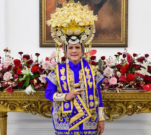 Serba Biru dan Kuning, Ibu Negara Juga Pakai Baju Adat Buton di Peringatan HUT 77 RI