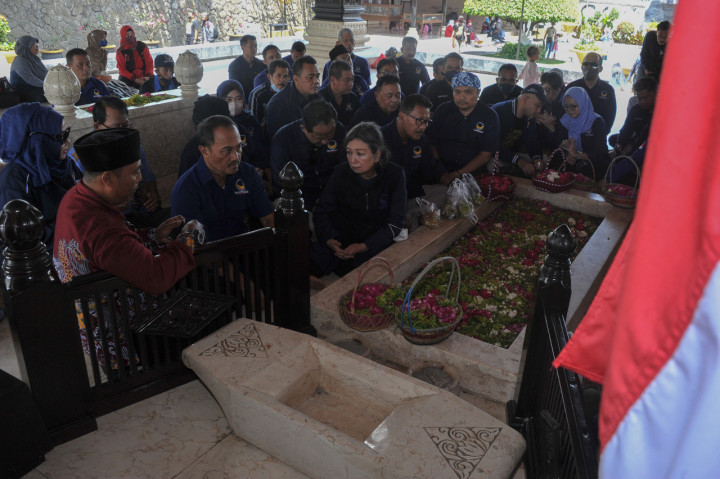 Peringatan HUT RI, Kader NasDem di Jatim Ziarah ke Makam Bung Karno
