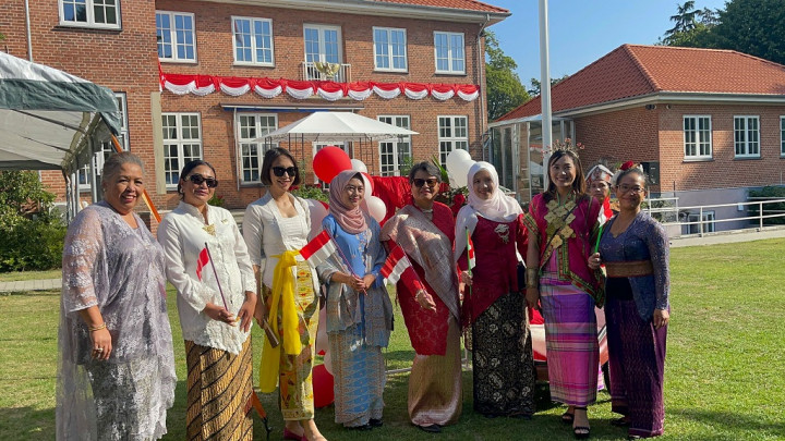 Pakaian Adat Nusantara Warnai Perayaan HUT ke-77 RI di Kopenhagen Denmark