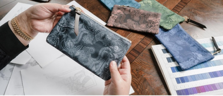 Sambut HUT ke-77 RI, Pengrajin Mukena Hadirkan Motif Wayang Kulit Khas Jatim