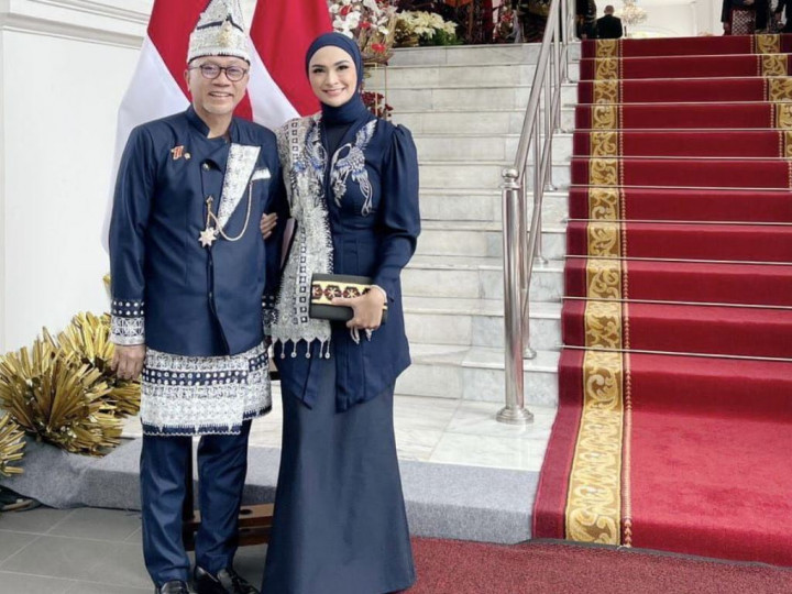 Mendag Zulhas Kenakan Baju Adat Lampung <i>Twist</i> Modern di HUT 77 RI