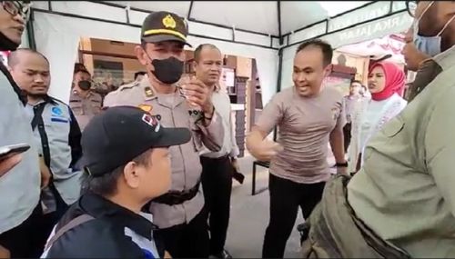 Tak Sengaja Senggol Istri Polisi, Wartawan Diamuk Kasatlantas Polres Madiun
