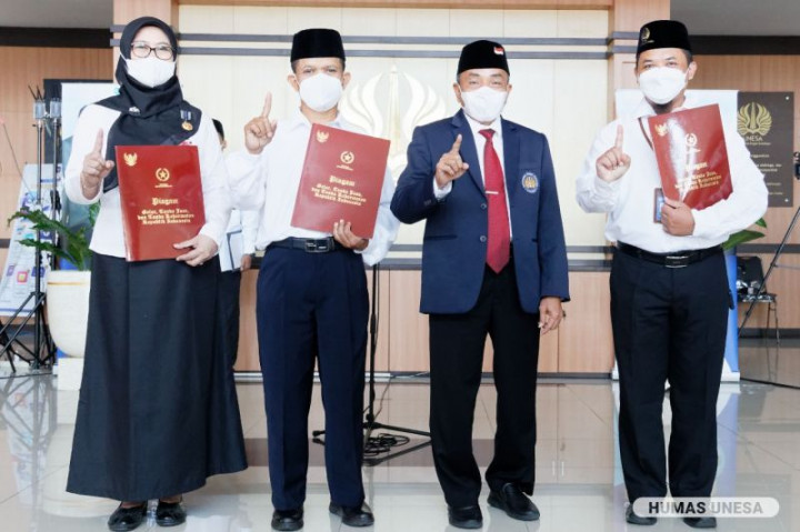 Peringatan HUT ke-77 RI, 56 Sivitas Akademika Unesa Terima Satyalancana Karya Satya