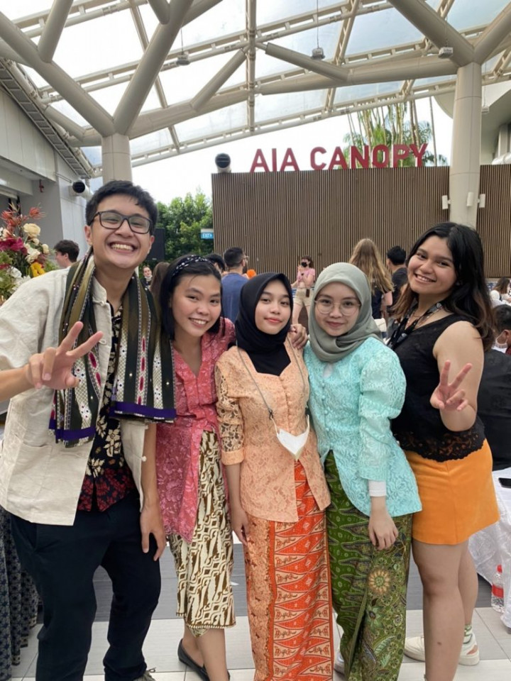 Cerita Hasna, Mahasiswa Unair Ikut <i>Student Exchange</i> ke Singapura dan Thailand