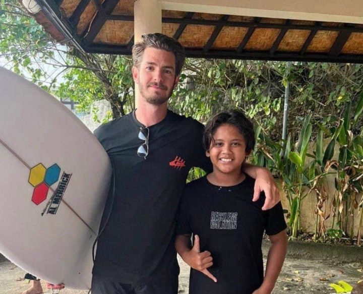 Netizen Heboh Andrew Garfield Liburan di Bali