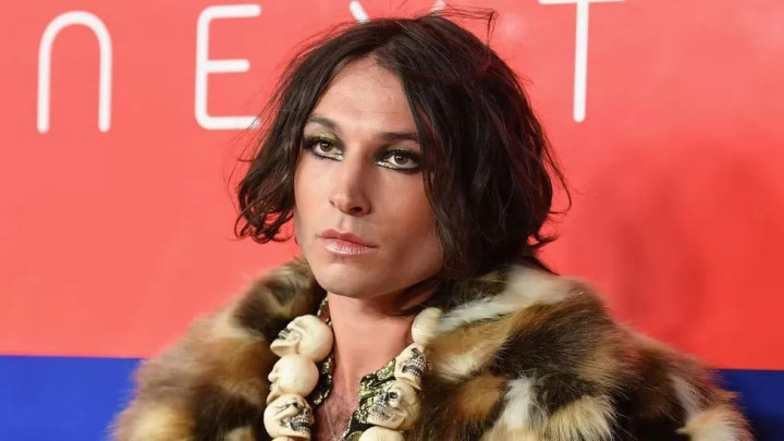 Ezra Miller Melakukan Permintaan Maaf ke Publik Setelah Terlibat Kasus Kriminal