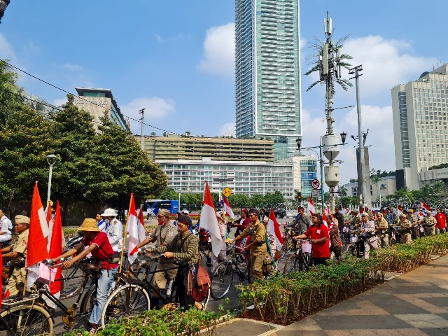 Turnamen Badminton dan Parade Sepeda Ramaikan HUT ke-77 RI