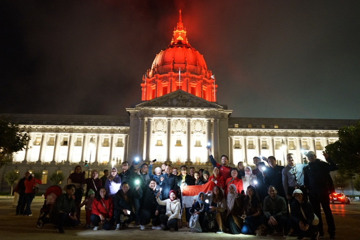 HUT ke-77 RI, LED Merah Putih Warnai Balai Kota San Francisco
