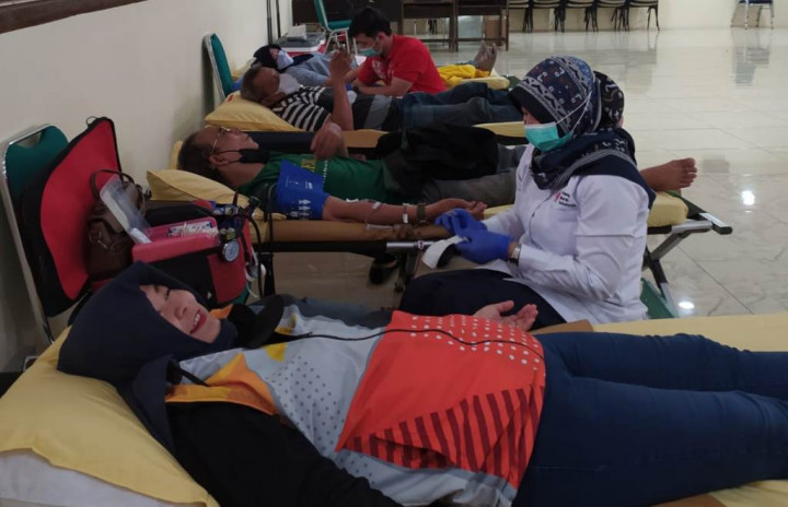 Alumni SMAN 8 Gandeng PMI Gelar Donor Darah