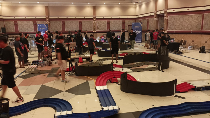 500 Peserta Ikuti Ajang Balap Tamiya Mini 4WD di Bandung