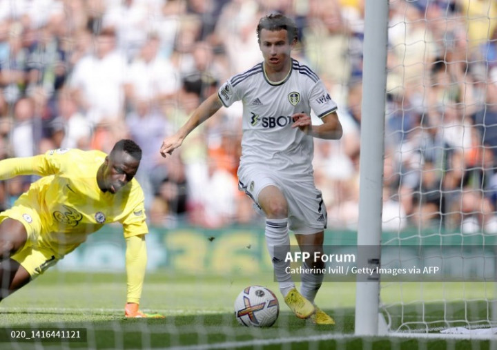 Leeds Permalukan Chelsea