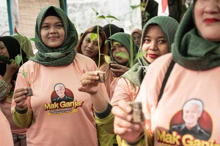 Tanam Cabai di Rumah, Warga Cengkareng Antusias Ikut Program Petik Masak