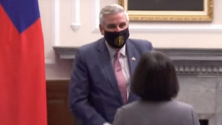 Gubernur AS Temui Presiden Taiwan dalam Misi Pembangunan Ekonomi