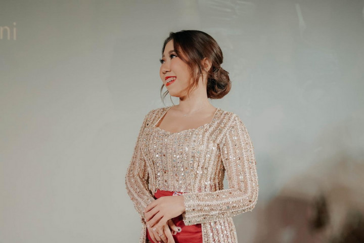 Kiky Saputri Pakai Kebaya yang Gagal Digunakan untuk Lamaran