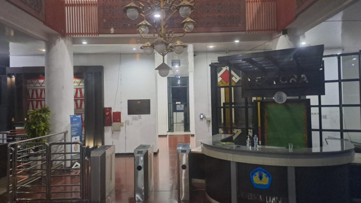 Sejak Pagi, KPK Masih Geledah Ruang Rektorat Unila