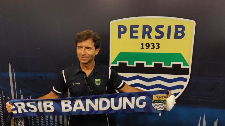 Luis Milla Boyong Dua Asisten ke Persib, Siapa Bakal Terdepak?