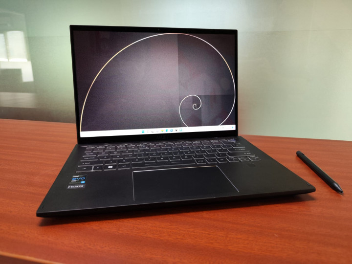 MSI Summit E14 Flip Evo, Laptop Profesional Banyak Fitur Canggih