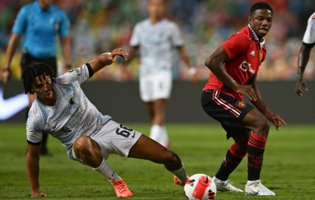 Suasana pertandingan Manchester United vs Liverpool (Foto: AFP/Manan Vatsyayana)