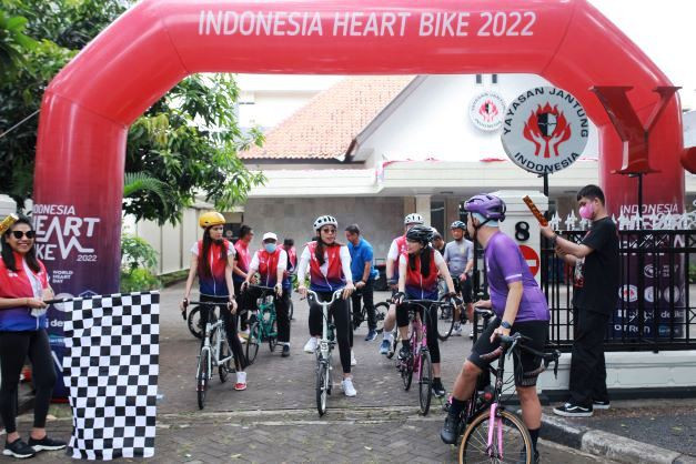 Memperingati Hari Jantung Sedunia, YJI Gelar Indonesia Heart Bike 2022