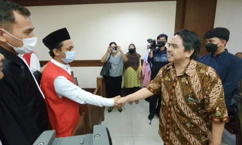 6 Pengeroyok Ade Armando Menghadapi Tuntutan Hari Ini