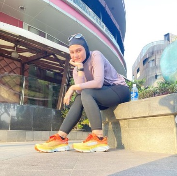 Zee Zee Shahab butuh lari karena sempat baby blues. (Foto: @zeezeeshahab)