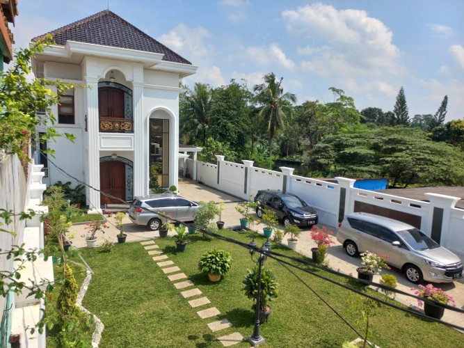 KPK Geledah Rumah Mewah Rektor Unila di Bandar Lampung