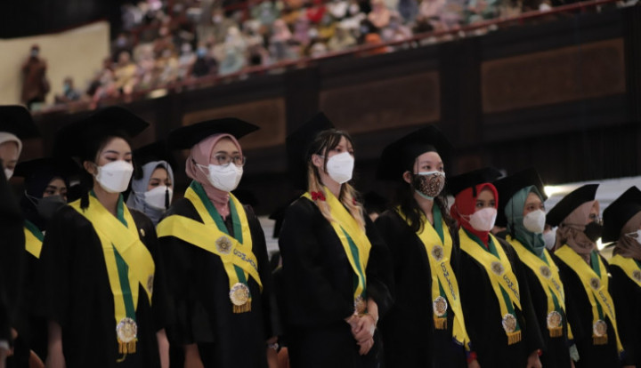 Rektor UGM Wisuda 2.552 Lulusan Sarjana dan Diploma