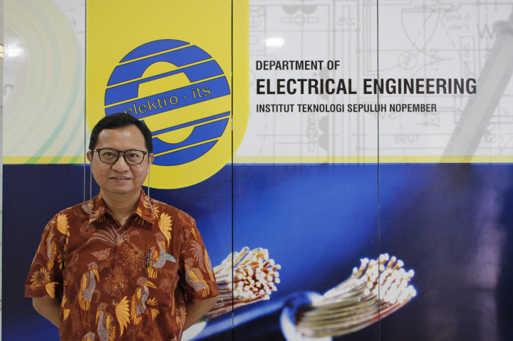 Guru Besar ITS Resmi Pimpin IEEE Indonesia Section 2023
