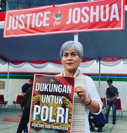 Mengenal Irma Hutabarat, Aktivis yang Dampingi Keluarga Brigadir J di Wisuda UT