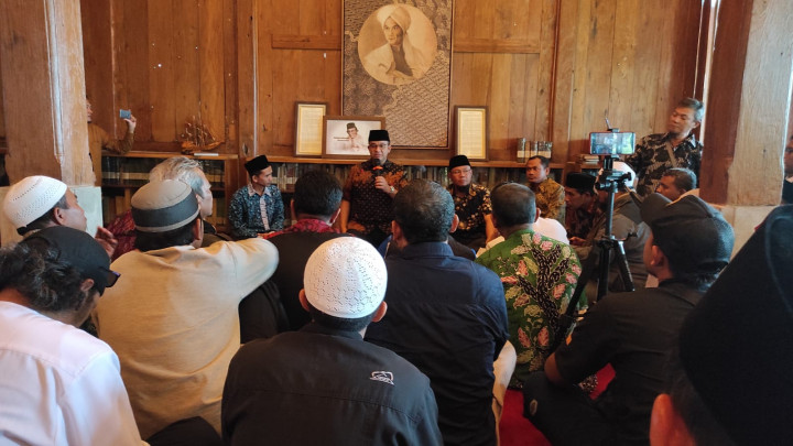 Terima Kunjungan Warga Jatim hingga Jabar, Anies Serap Aspirasi